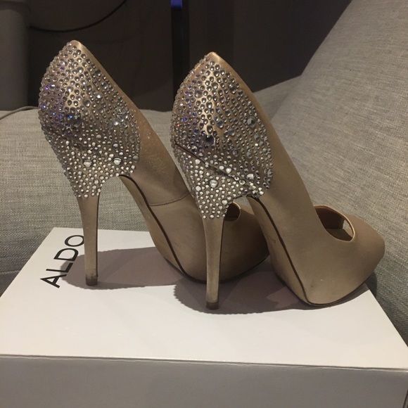 Aldo cream satin pumps with silver/clear gems on heel (not blue as seen in pics) - Picture 6 of 8